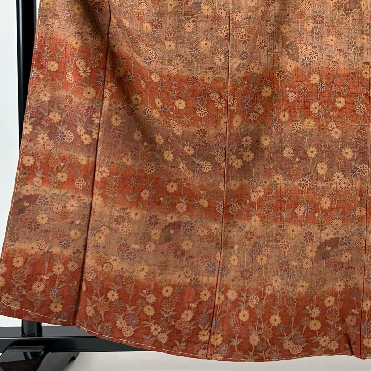 紬 秀品 161cm 67cm 正絹 【中古】 紬 身丈161cm 裄丈64.5cm M 袷 幾何学 灰白 正絹 秀品｜中古・古着