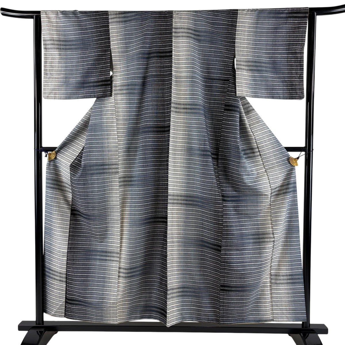 美品】 紬 身丈155.5cm 裄丈63.5cm S 袷 横縞 青灰色 正絹 秀品｜中古