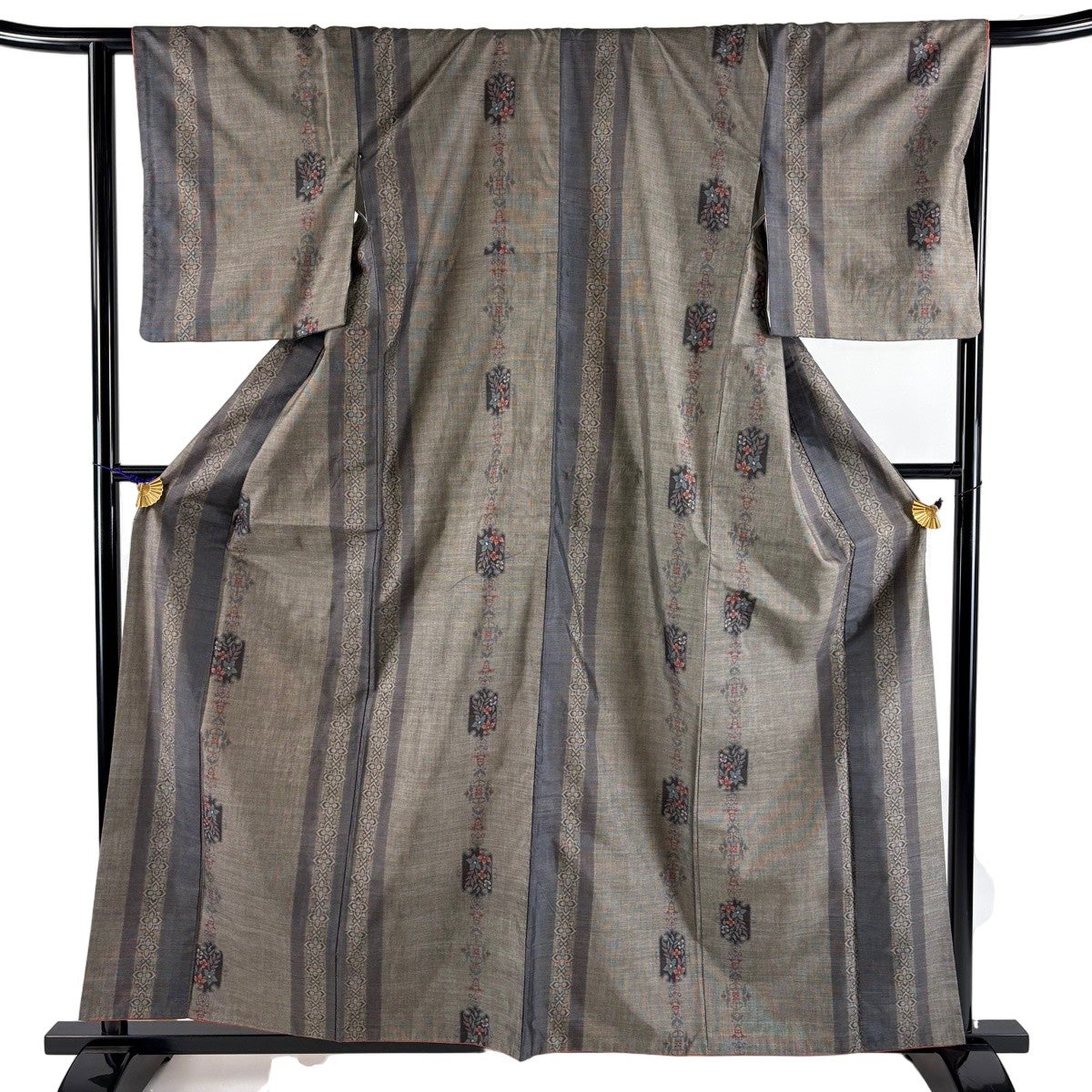 紬 身丈165cm 裄丈67cm M 袷 草花 焦茶色 正絹 秀品｜中古・古着