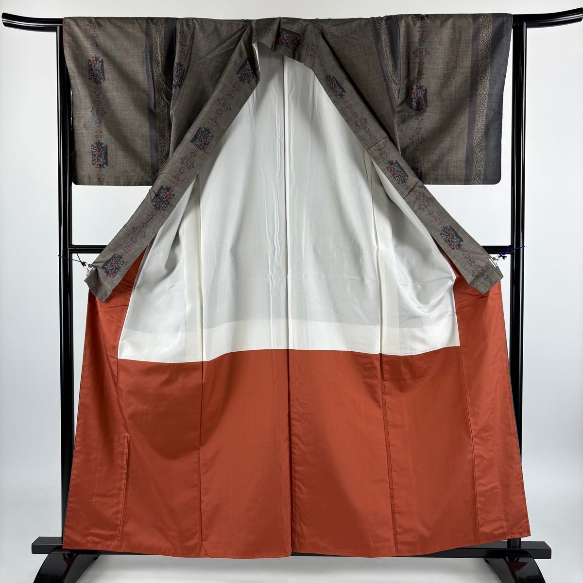 紬 身丈159cm 裄丈65.5cm 正絹 秀品 【中古】 紬 身丈166cm 裄丈65cm M 袷 幾何学 焦茶色 正絹 秀品｜中古・古着