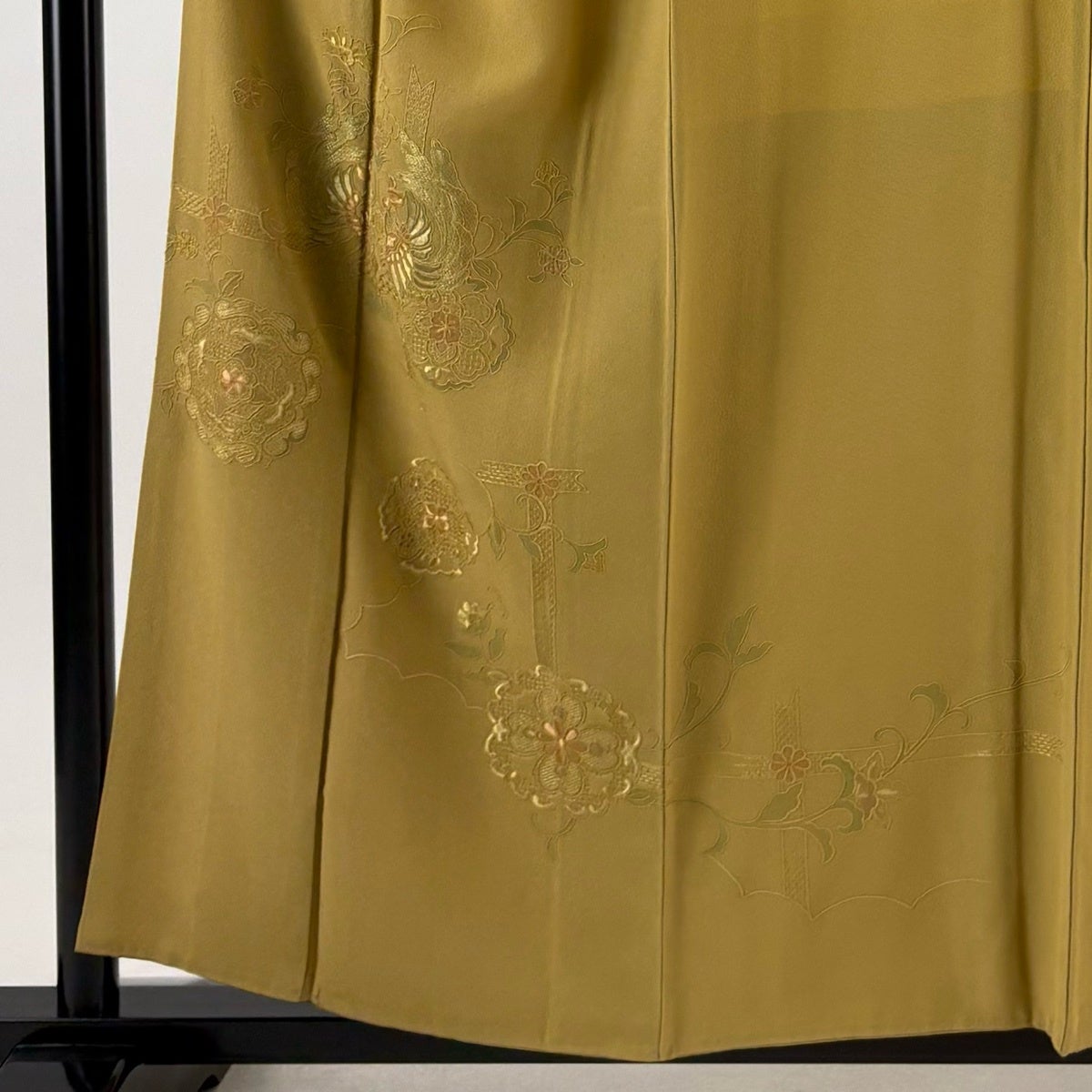 付下げ＊袷着物 刺繍 道長 寄せ 花模様 黄土色 外出着に＊9SC15 美品】 付下げ 身丈157cm 裄丈65cm M 袷 向い鳥 華文 刺繍 黄土色 正絹