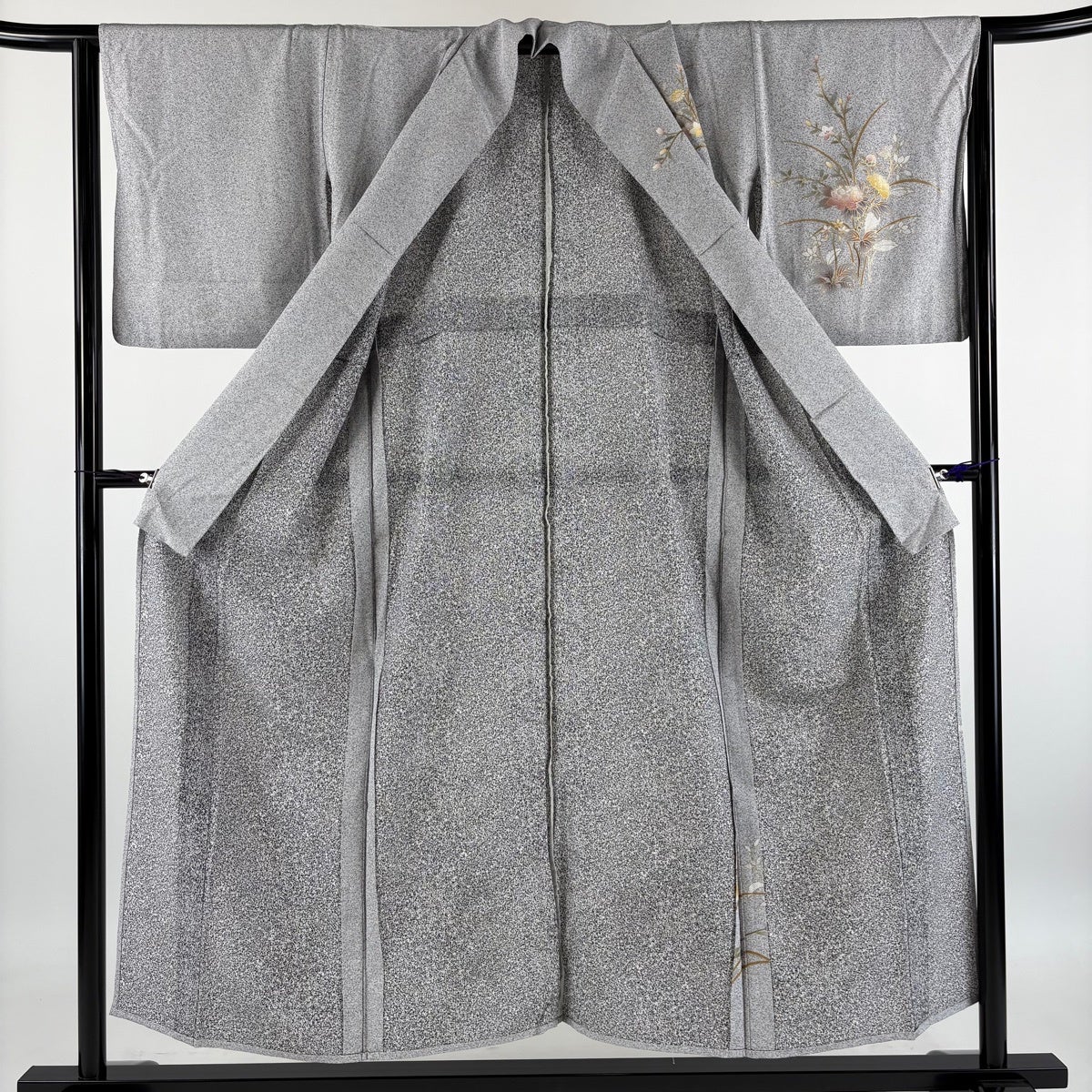 【美品】 訪問着 身丈152cm 裄丈64.5cm 正絹 名品 【中古】 訪問着 身丈152cm 裄丈64cm M 単衣 牡丹 秋草 金彩 灰色 正絹 優品