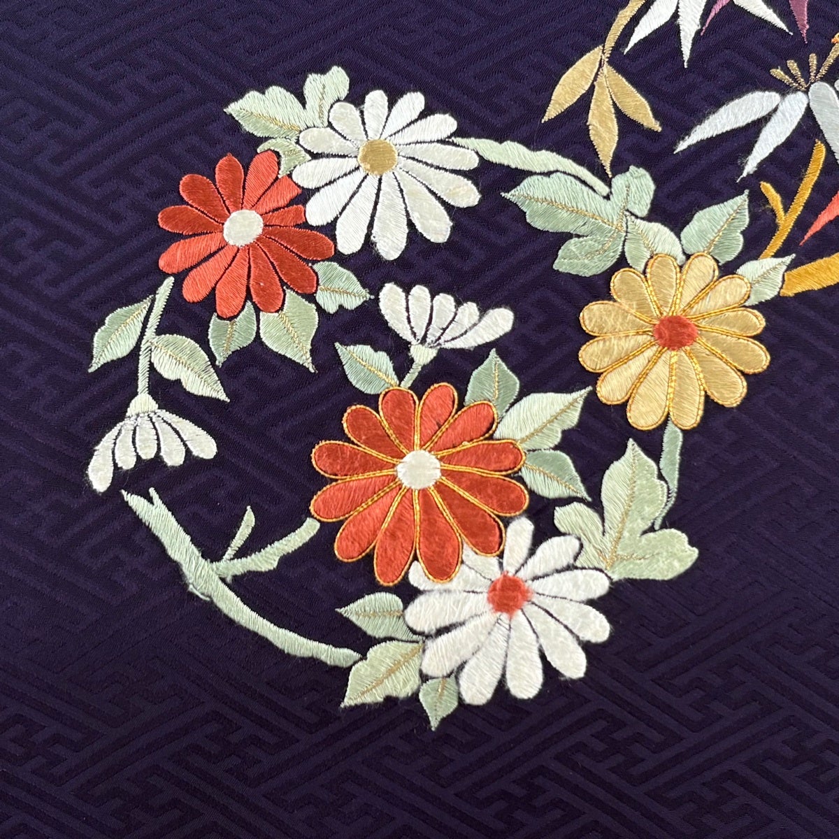 名古屋帯 優品 花丸文 刺繍 金糸 濃紫 正絹｜中古・古着・リサイクル