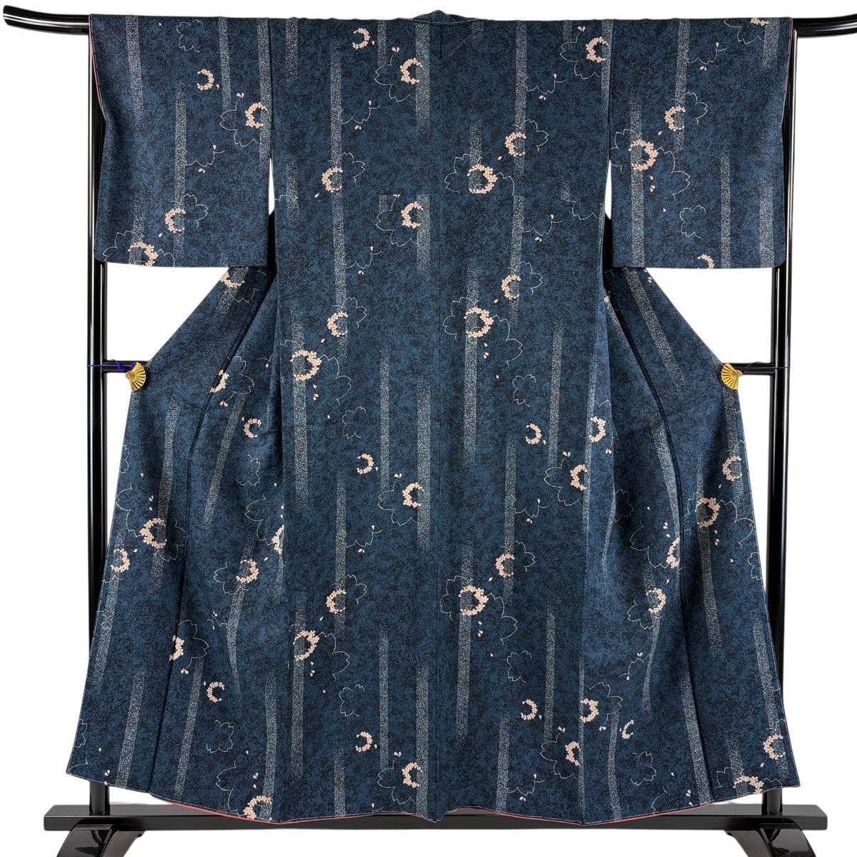 新古品　藍染の小紋反物 反物 秀品 小紋 藍染 草花 藍色 正絹｜中古・古着・リサイクル着物通販