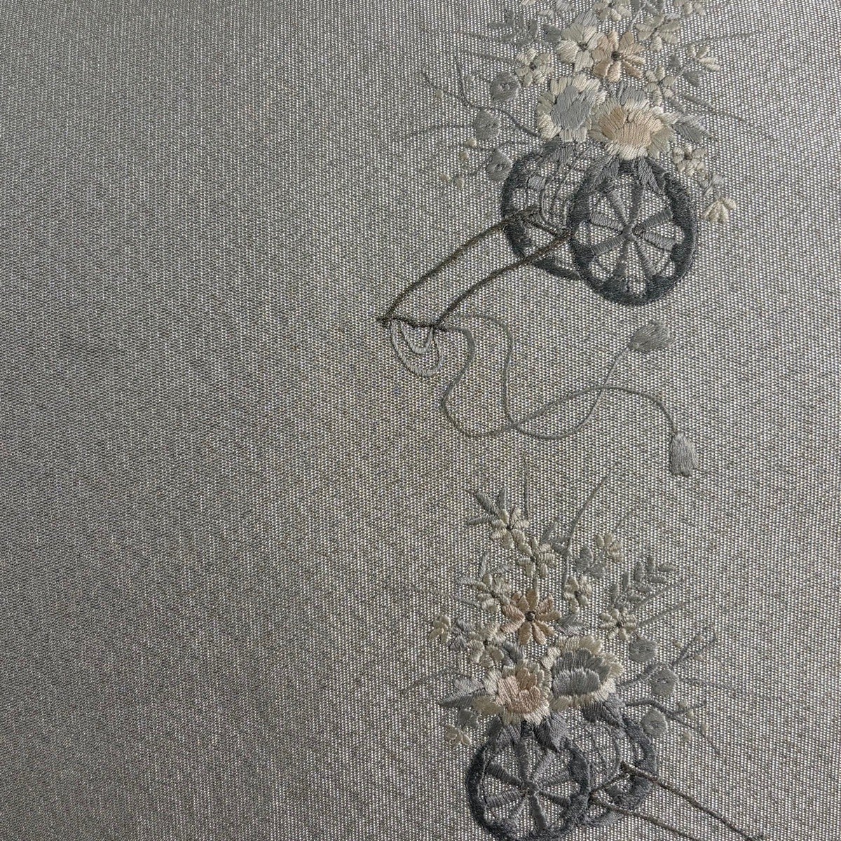 名古屋帯 優品 関西仕立て 花車 刺繍 銀通し 銀色 正絹｜中古・古着