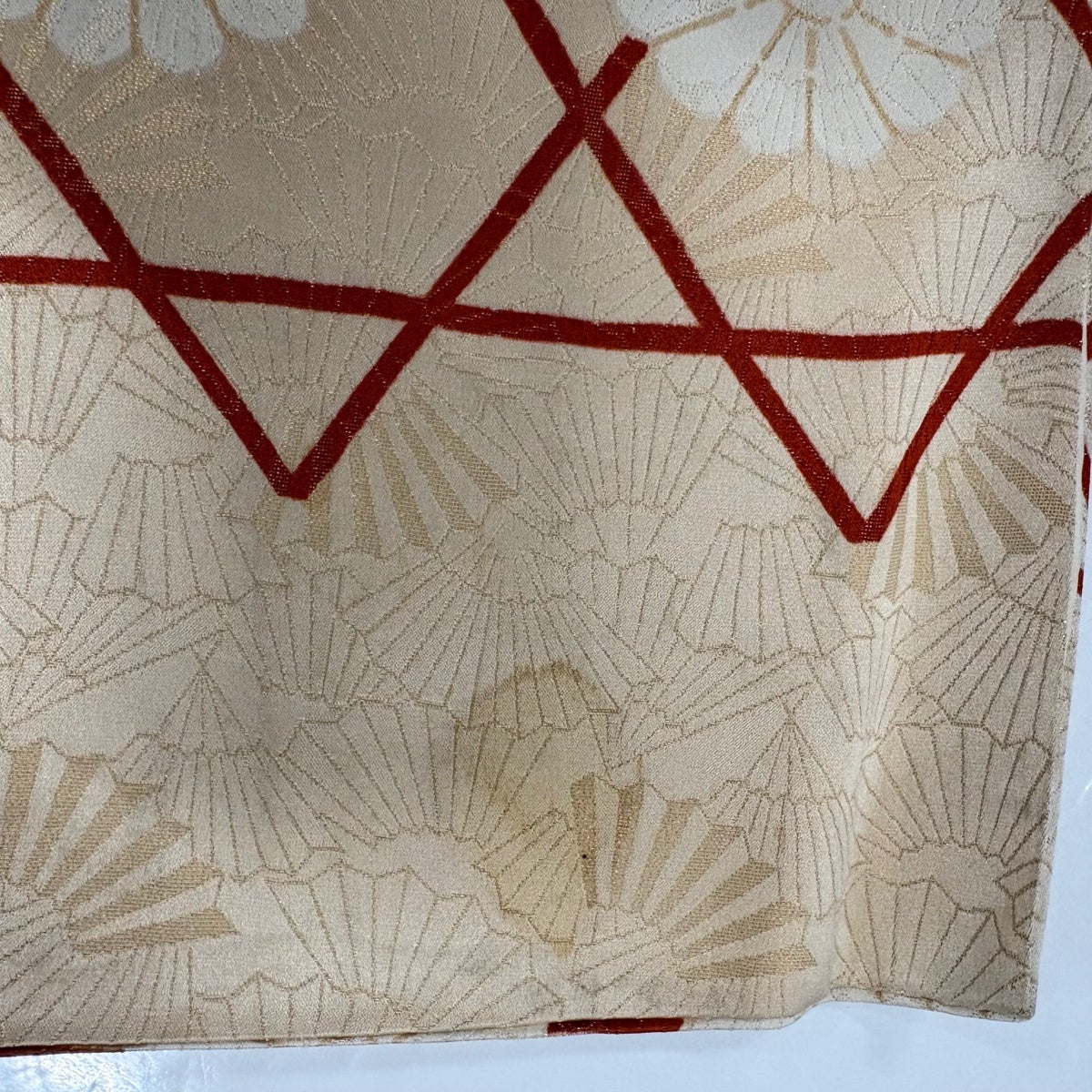 【着物】 付下げ 刺繍 梅 松 菊文様 金糸 身丈約160.5cm 裄丈約64cm 24z-2384 振袖 身丈163cm 裄丈64cm M 袷 菊 花器 金糸 ベージュ 正絹 秀品｜中古