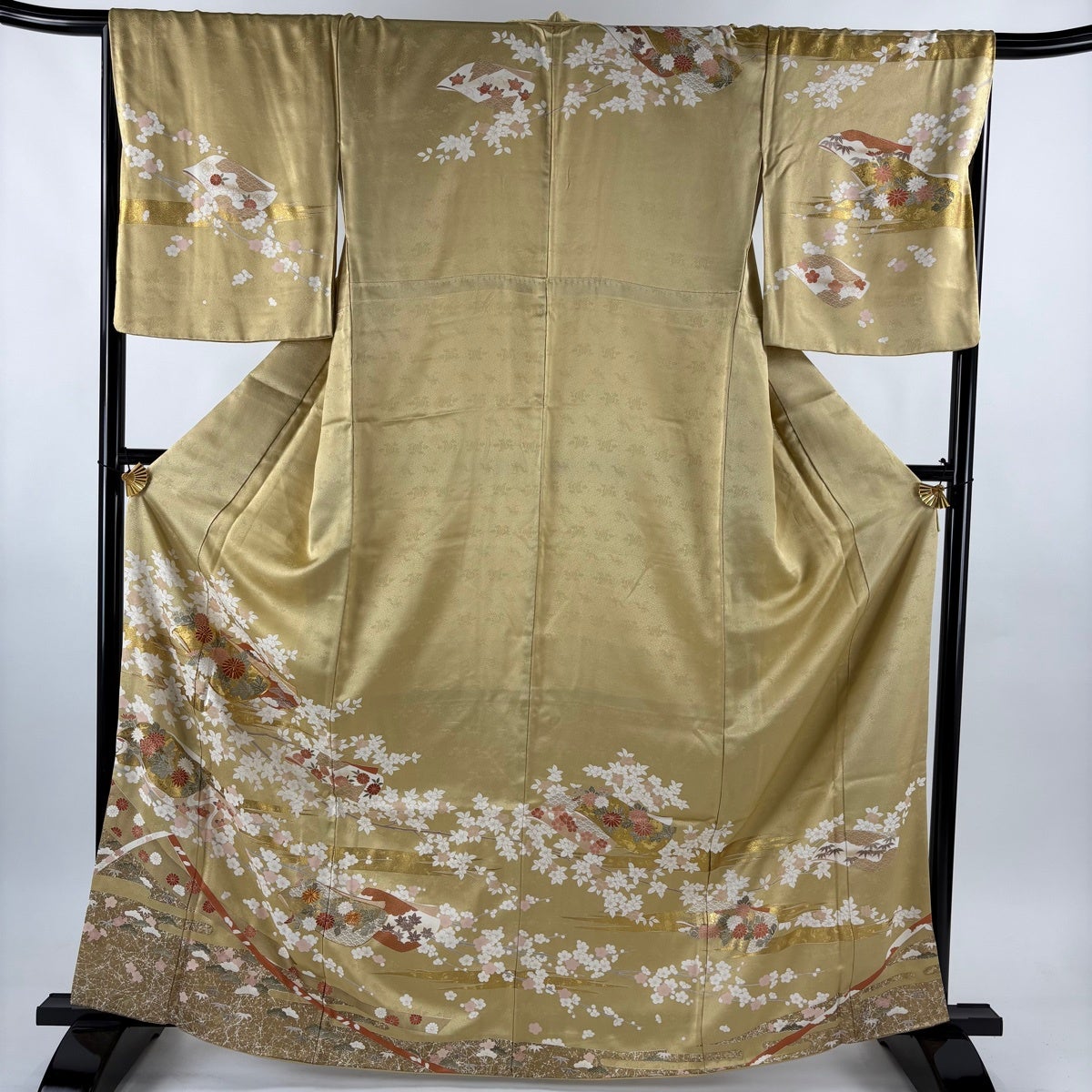 【美品】 訪問着 身丈163cm 裄丈64cm 正絹 名品 【中古】 訪問着 身丈163cm 裄丈68cm L 袷 誰が袖 枝花 金糸 金彩 薄黄土色 正絹