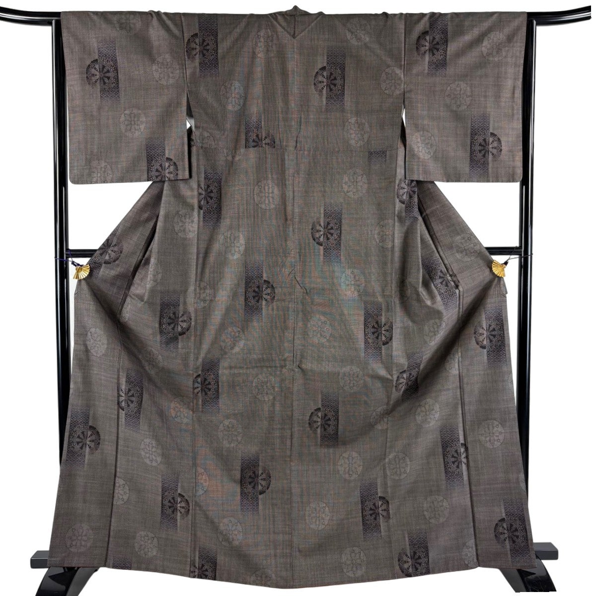 紬 身丈165.5cm 裄丈65.5cm M 袷 源氏車 菱 黒灰 正絹 秀品｜中古