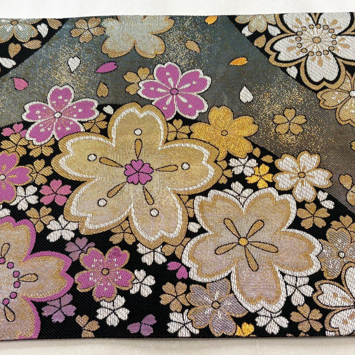 美品】 袋帯 秀品 桜 花びら 金糸 箔 黒 六通 正絹｜中古・古着