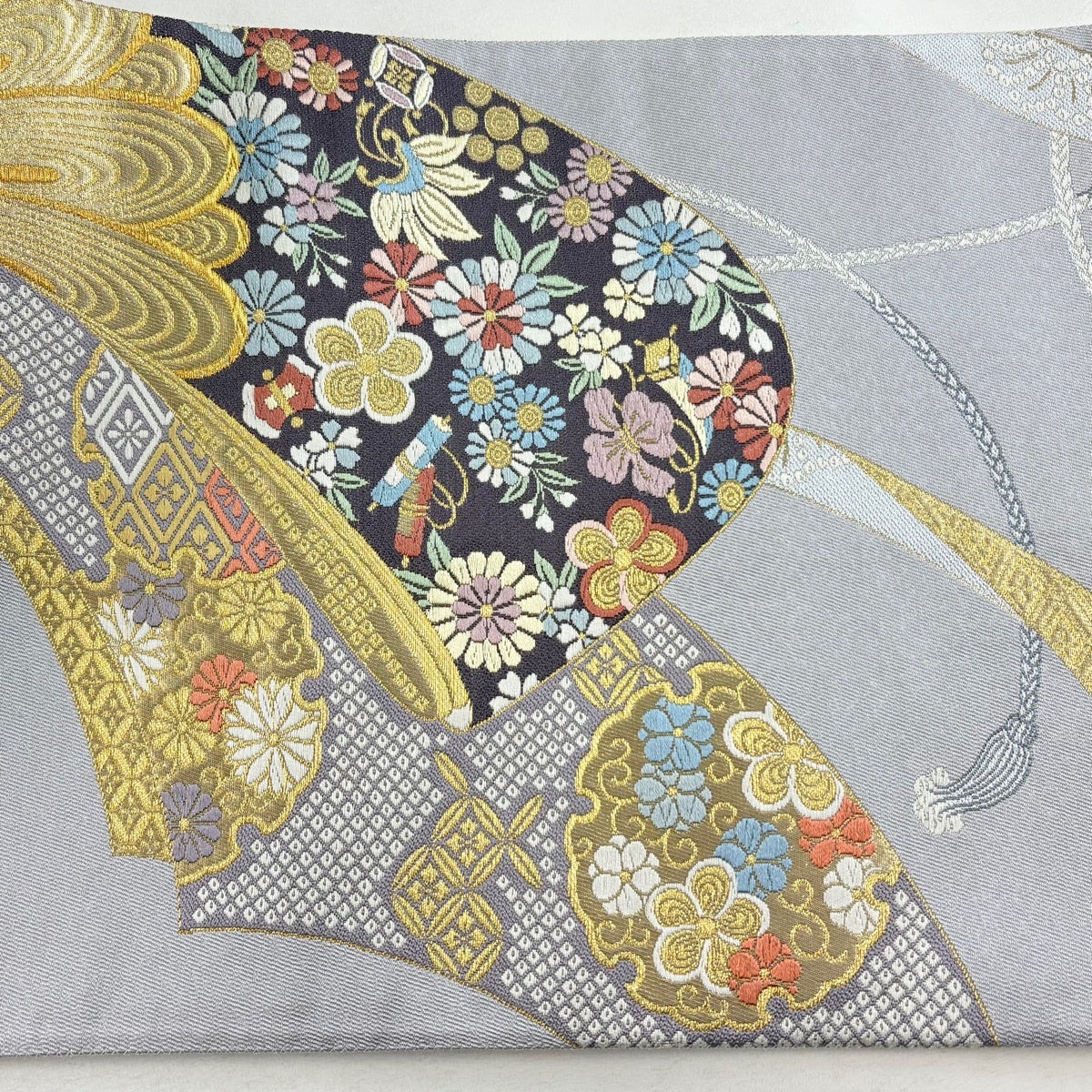 美品】 袋帯 秀品 誰が袖 菊 金銀糸 灰色 六通 正絹｜中古・古着