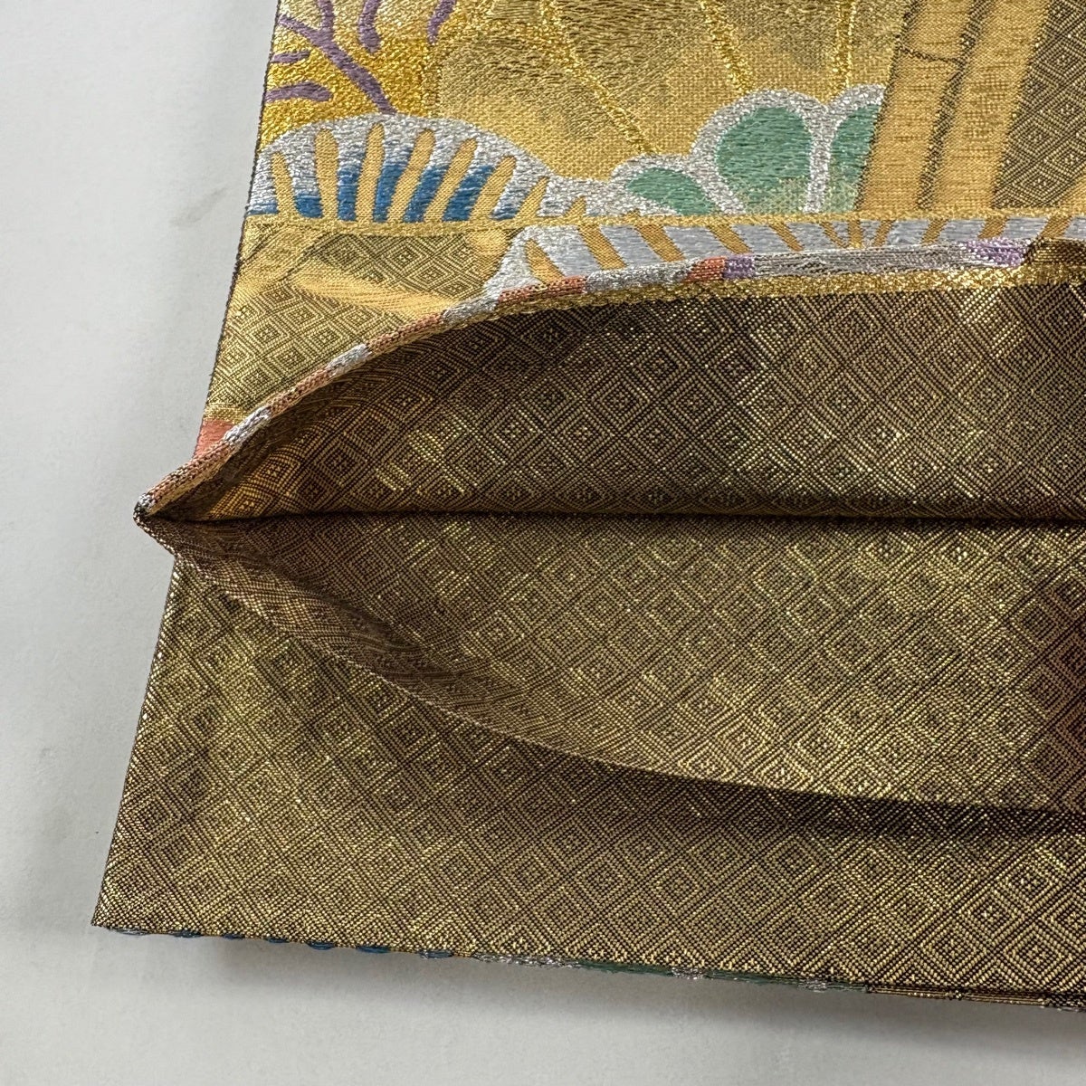 美品】 袋帯 秀品 振袖向き 菊 若松 金銀糸 箔 金色 六通 正絹｜中古