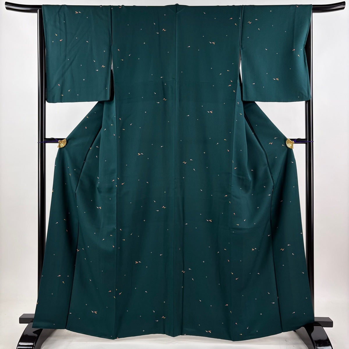 小紋 身丈151.5cm 裄丈61cm 正絹 名品 【中古】 小紋 身丈151.5cm 裄丈63.5cm S 袷 菊 桜 金彩 鶯色 正絹 秀品｜中古