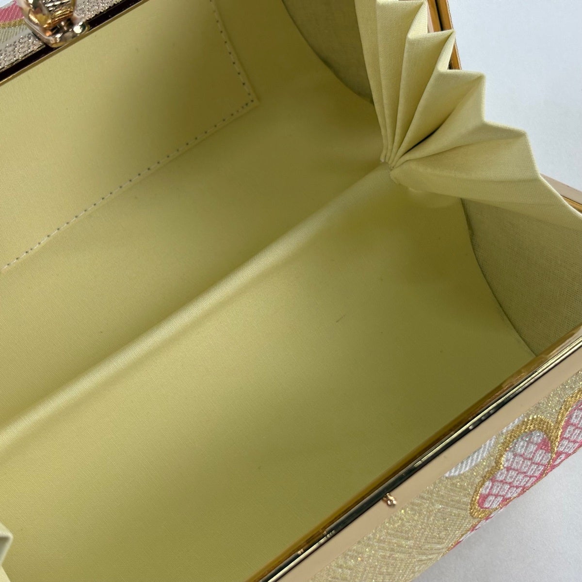 美品】和装バッグ 優品 フォーマル 桜 疋田 金糸 ラメ糸 薄黄 正絹