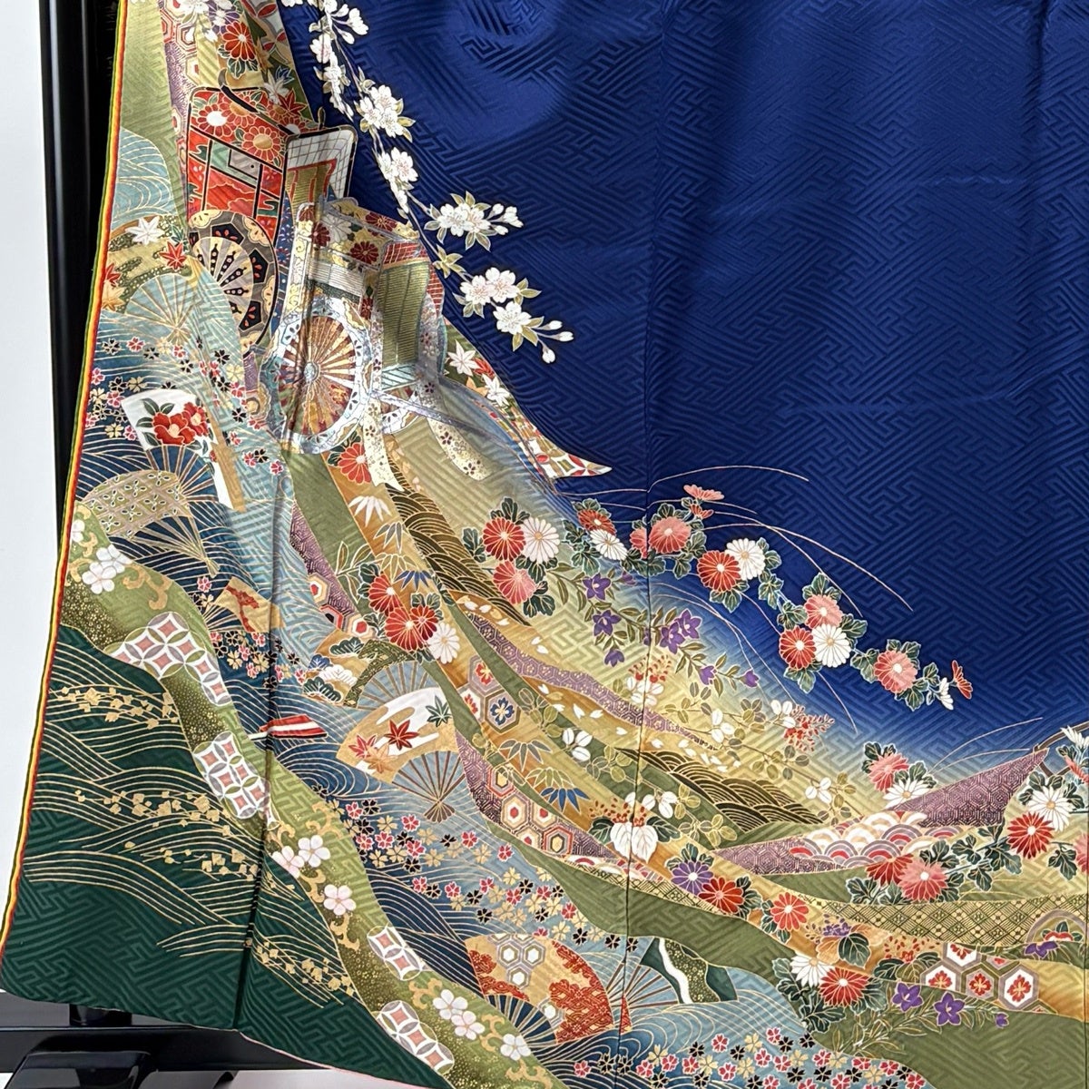 美品】 振袖 身丈162cm 裄丈65cm M 袷 桂由美 落款あり 御所車 草花