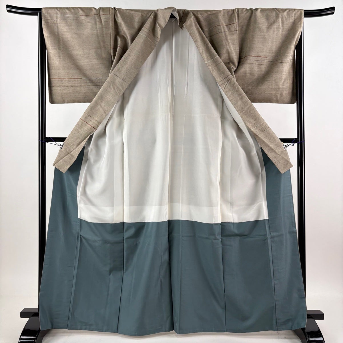 紬 身丈167.5cm 裄丈67.5cm 正絹 秀品 【中古】 紬 身丈167.5cm 裄丈67.5cm L 袷 置賜紬紬 諏訪好風 落款あり 証紙あり