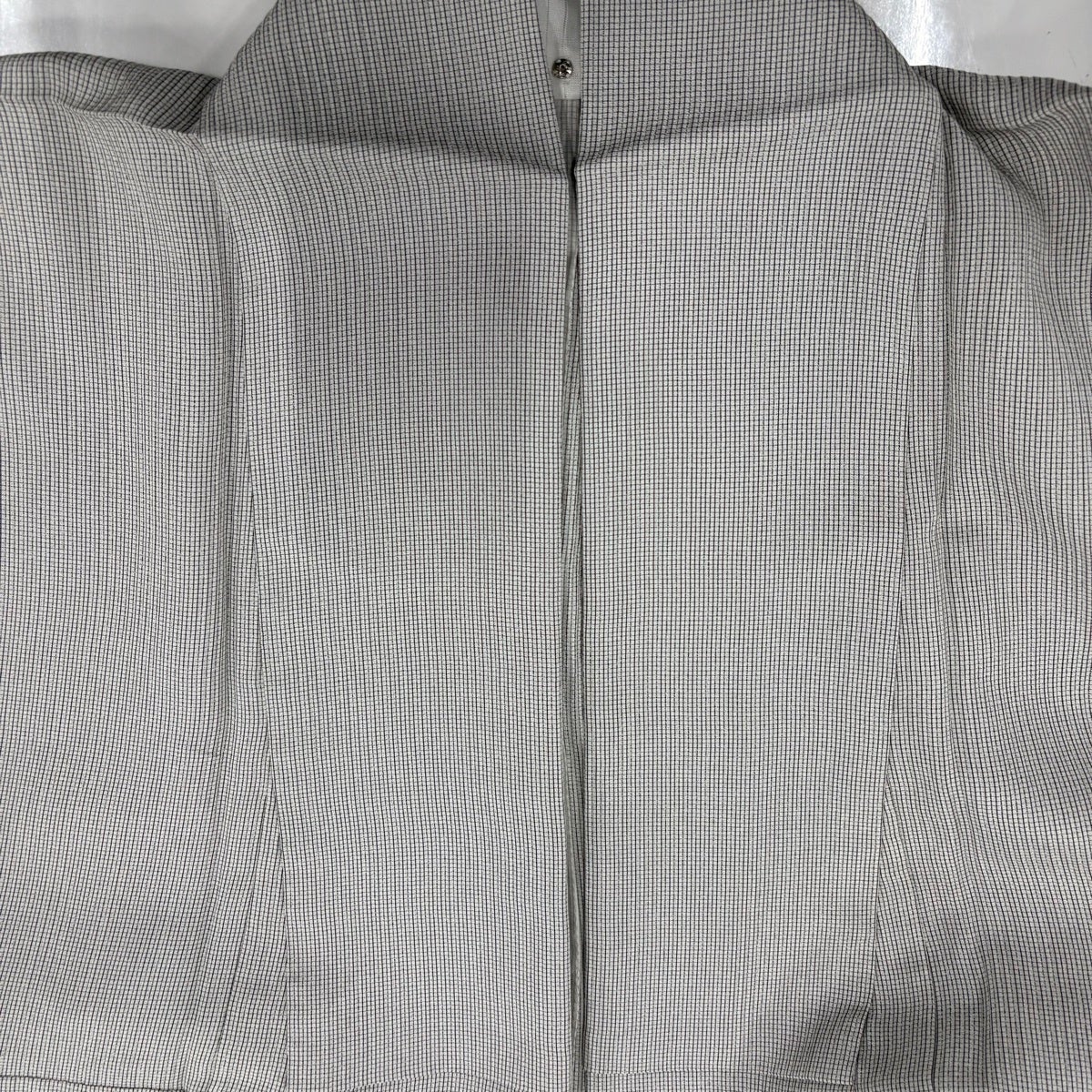 【美品】 紬 身丈157cm 裄丈62cm 正絹 名品 【中古】 美品】 紬 身丈157cm 裄丈62cm S 単衣 格子 灰色 正絹 秀品｜中古