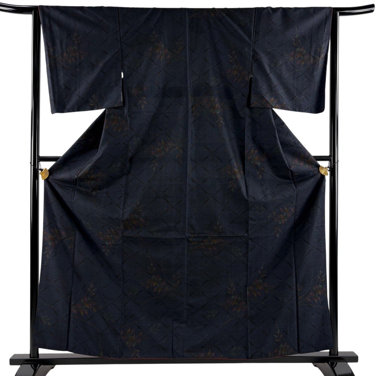 紬 美品 名品 身丈164cm 裄丈68.5cm 正絹 【中古】 紬 身丈164cm 裄丈68.5cm L 袷 小槌 幾何学模様 濃紺 正絹 秀品｜中古