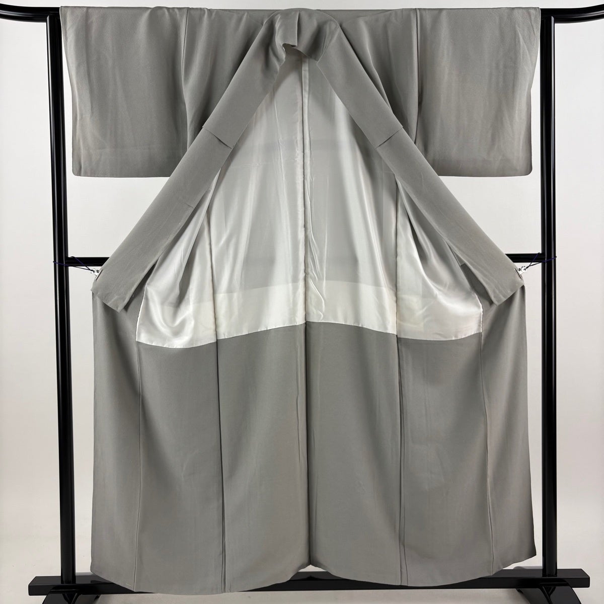 江戸小紋 身丈157.5cm 裄丈63cm 正絹 逸品 【中古】 美品】 江戸小紋 身丈159.5cm 裄丈63.5cm S 袷 落款あり 鮫 縮緬 黒灰