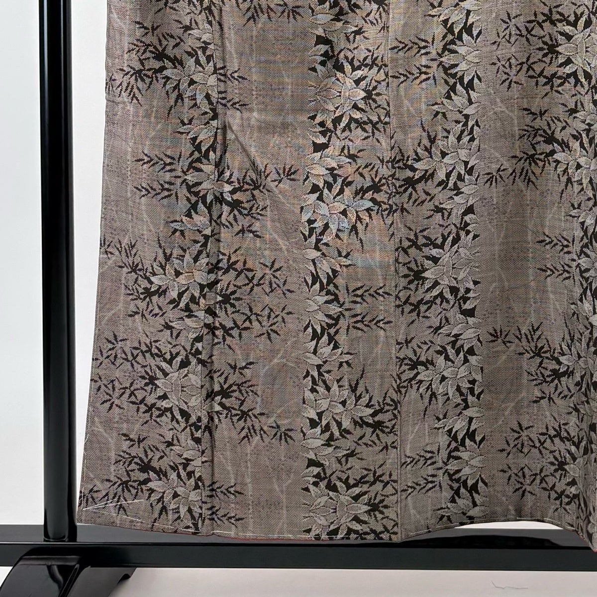 大島紬 名品 身丈159cm 裄丈63.5cm 正絹 【中古】 大島紬 身丈165cm 裄丈62cm S 袷 純泥染 証紙 枝花 焦茶色 正絹 名品