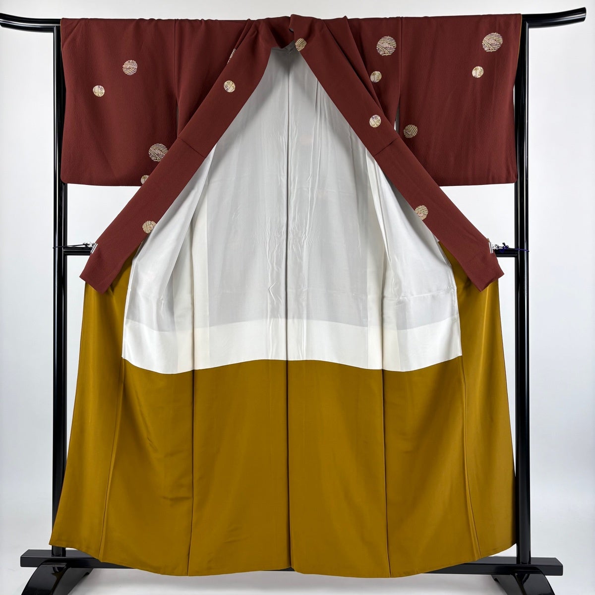 小紋 美品 秀品 身丈158cm 裄丈67cm 正絹 【中古】 小紋 身丈158cm 裄丈66cm M 単衣 山口秀藤 落款あり 人物 桜 灰白 正絹