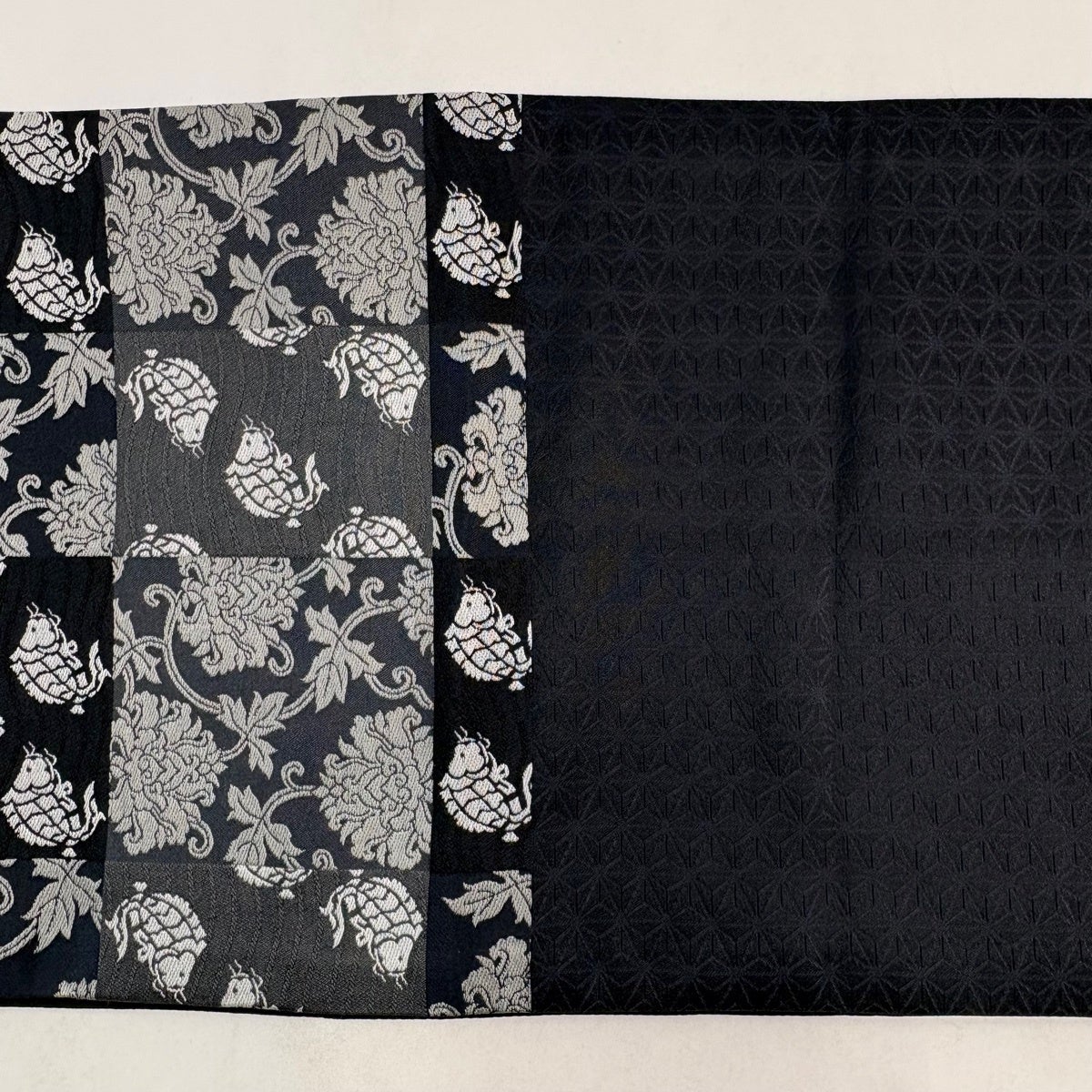 美品】 袋名古屋帯 秀品 荒磯 牡丹唐草 黒灰 化繊｜中古・古着