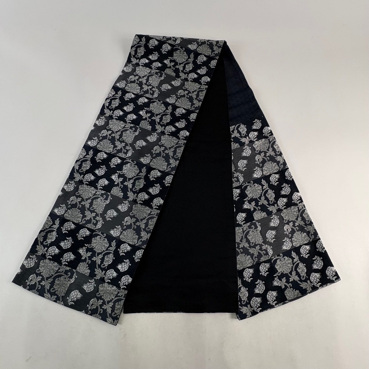 名古屋帯 名品 化繊 【中古】 美品】 袋名古屋帯 秀品 荒磯 牡丹唐草 黒灰 化繊｜中古・古着