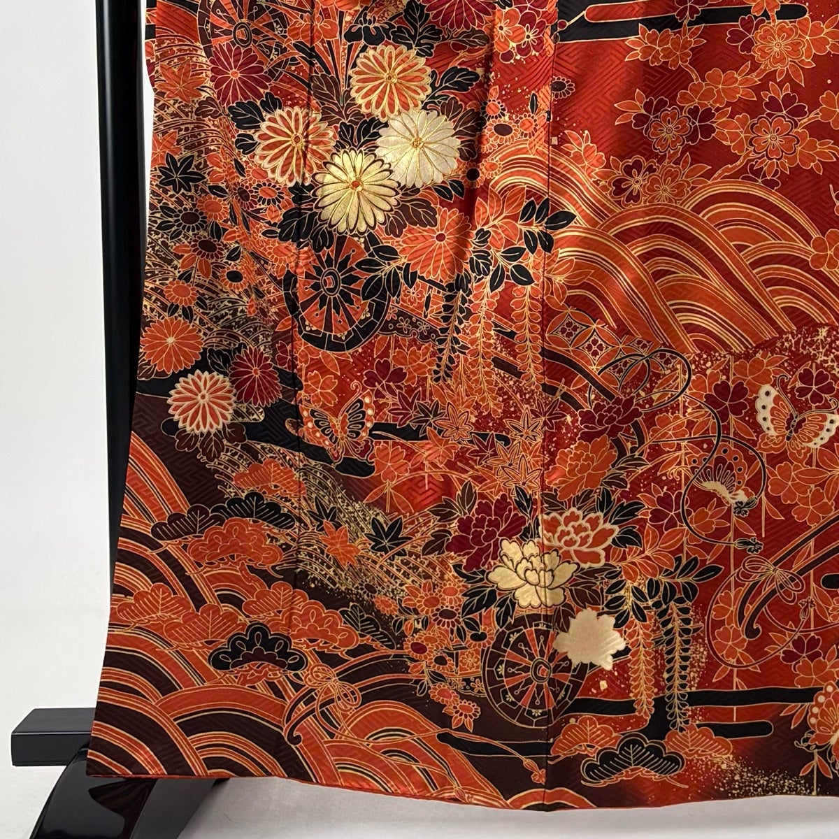 【美品】 振袖 身丈163cm 裄丈65.5cm 正絹 秀品 【中古】 振袖 身丈163cm 裄丈64cm M 袷 菊 花器 金糸 ベージュ 正絹 秀品｜中古