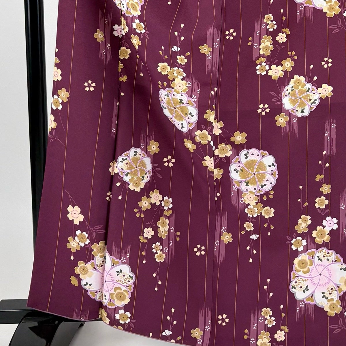 美品】 小紋 身丈164.5cm 裄丈67.5cm L 袷 洗える着物 桜 縞 赤紫 化繊