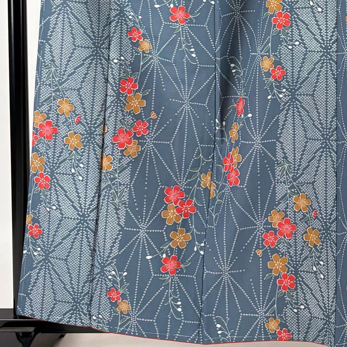 桜シリーズ♪ 美品 洗える小紋【桜と麻の葉 二色使い 】縮緬調  くすみカラー♪ 桜シリーズ♪ 美品 洗える小紋【桜と麻の葉 二色使い 】縮緬調 くすみ