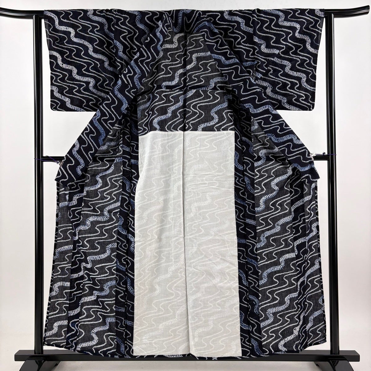 美品】 浴衣 身丈157cm 裄丈61cm S 絞り浴衣 流水 絞り 濃紺 綿 名品
