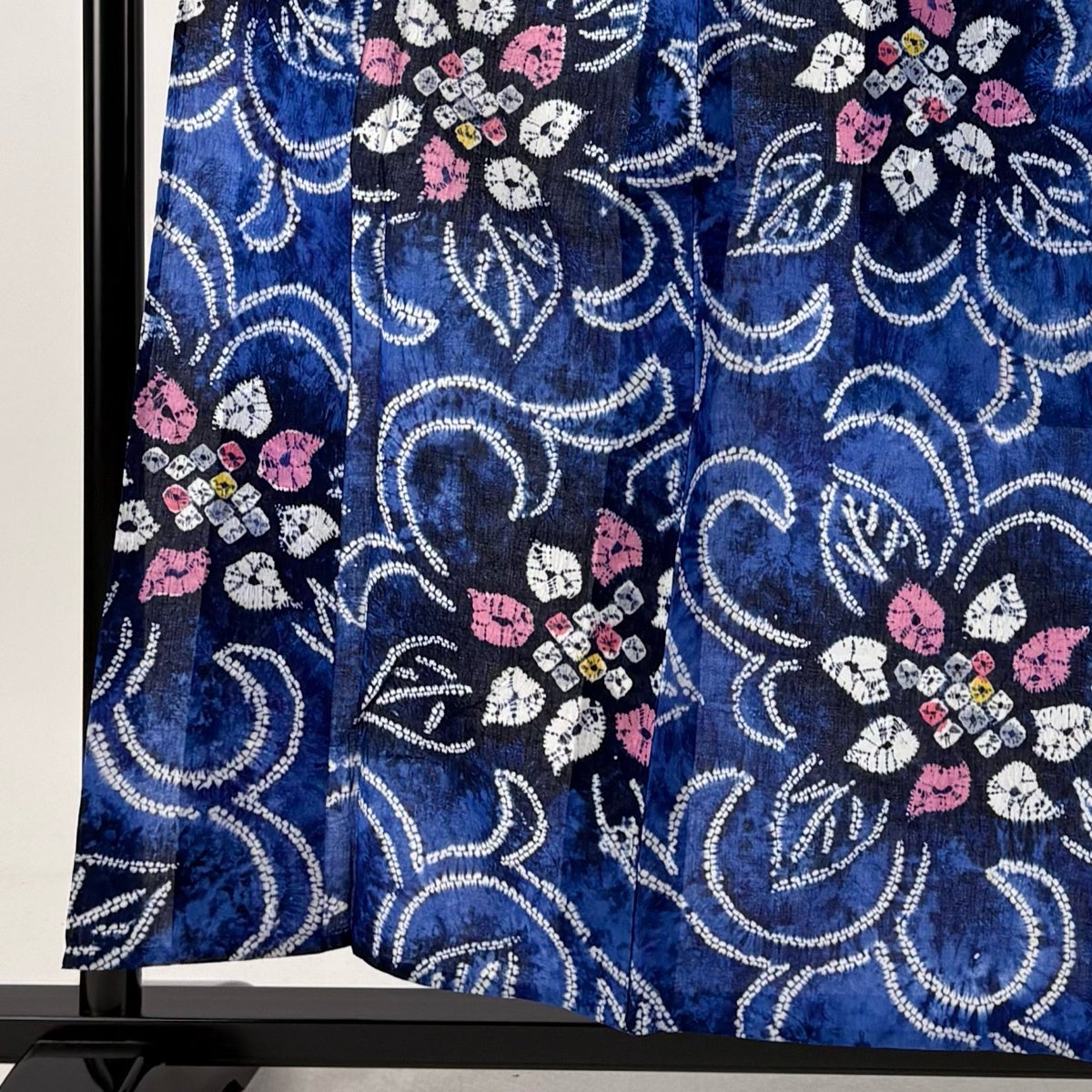 美品】 浴衣 身丈156cm 裄丈63.5cm S 絞り浴衣 花唐草 絞り 青 綿 名品