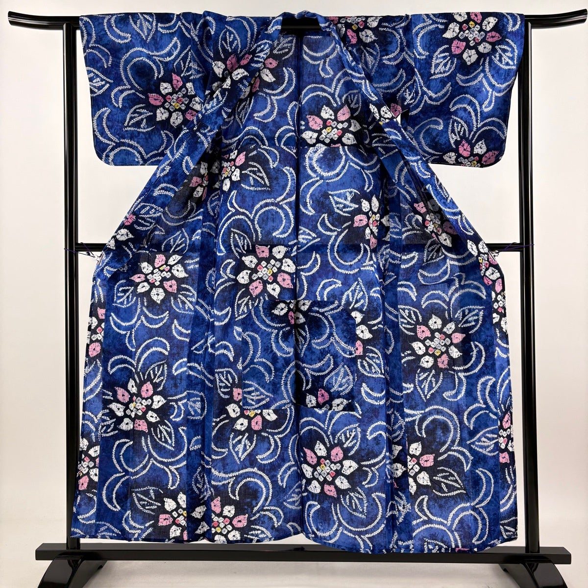 さ*と様 絞り 浴衣 アンティーク 身丈約150cm 美品】 浴衣 身丈156cm 裄丈63.5cm S 絞り浴衣 花唐草 絞り 青 綿 名品