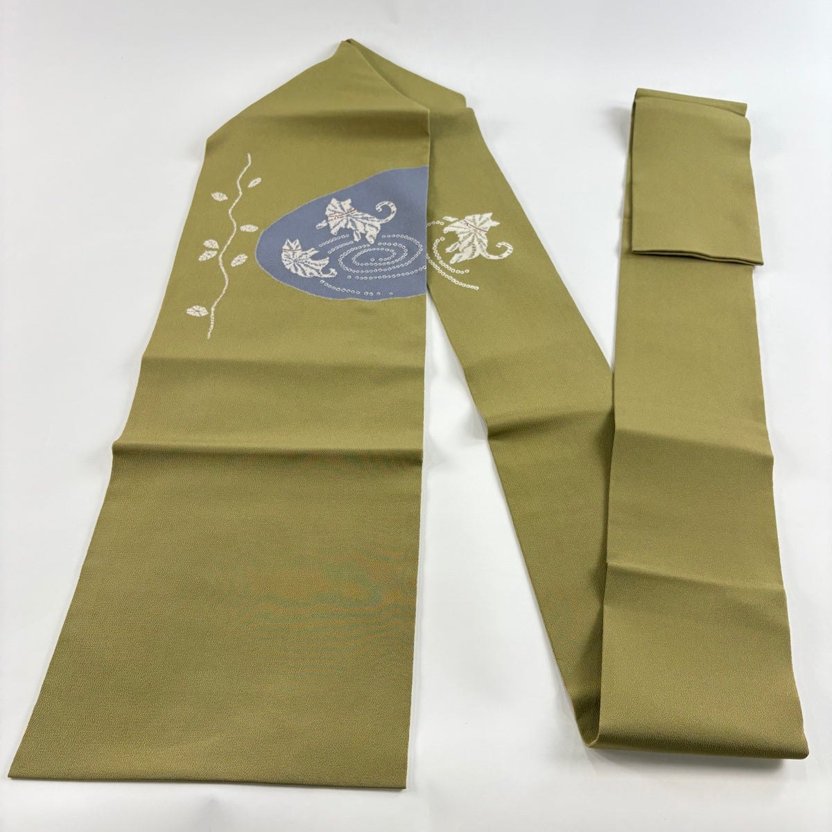 50%OFF 【美品】 名古屋帯 名品 猫 葉柄 縮緬 抹茶色 正絹 K50｜中古