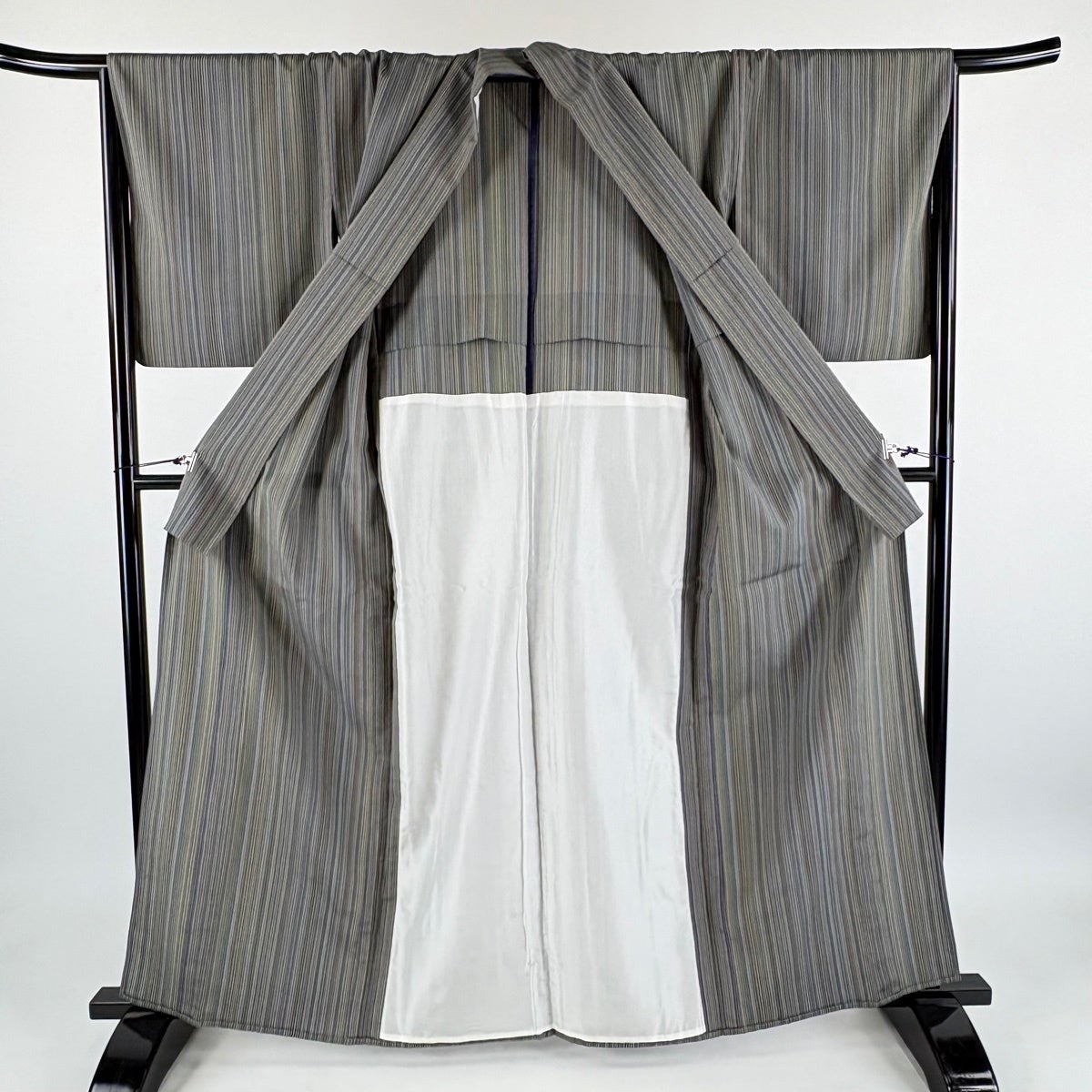 【美品】 紬 身丈161.5cm 裄丈63cm 正絹 秀品 【中古】 紬 身丈161.5cm 裄丈63cm S 袷 鳥 雪輪 灰紫 正絹 名品｜中古・古着