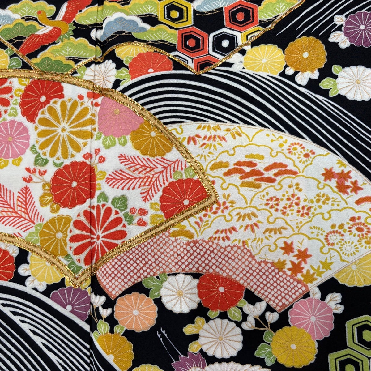 振袖 美品 名品 身丈160cm 裄丈63.5cm 正絹 【中古】 振袖 身丈162cm 裄丈63.5cm S 袷 扇面 花鳥 金糸 金彩 黒 正絹 名品
