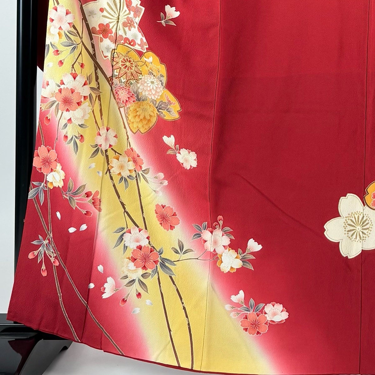 美品】 振袖 身丈163cm 裄丈67.5cm L 袷 桜 手鞠 金彩 ぼかし 赤 正絹