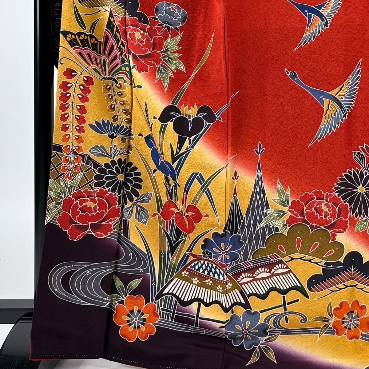 美品】 振袖 身丈166cm 裄丈65cm M 袷 草花 蝶 染め分け ぼかし 朱色