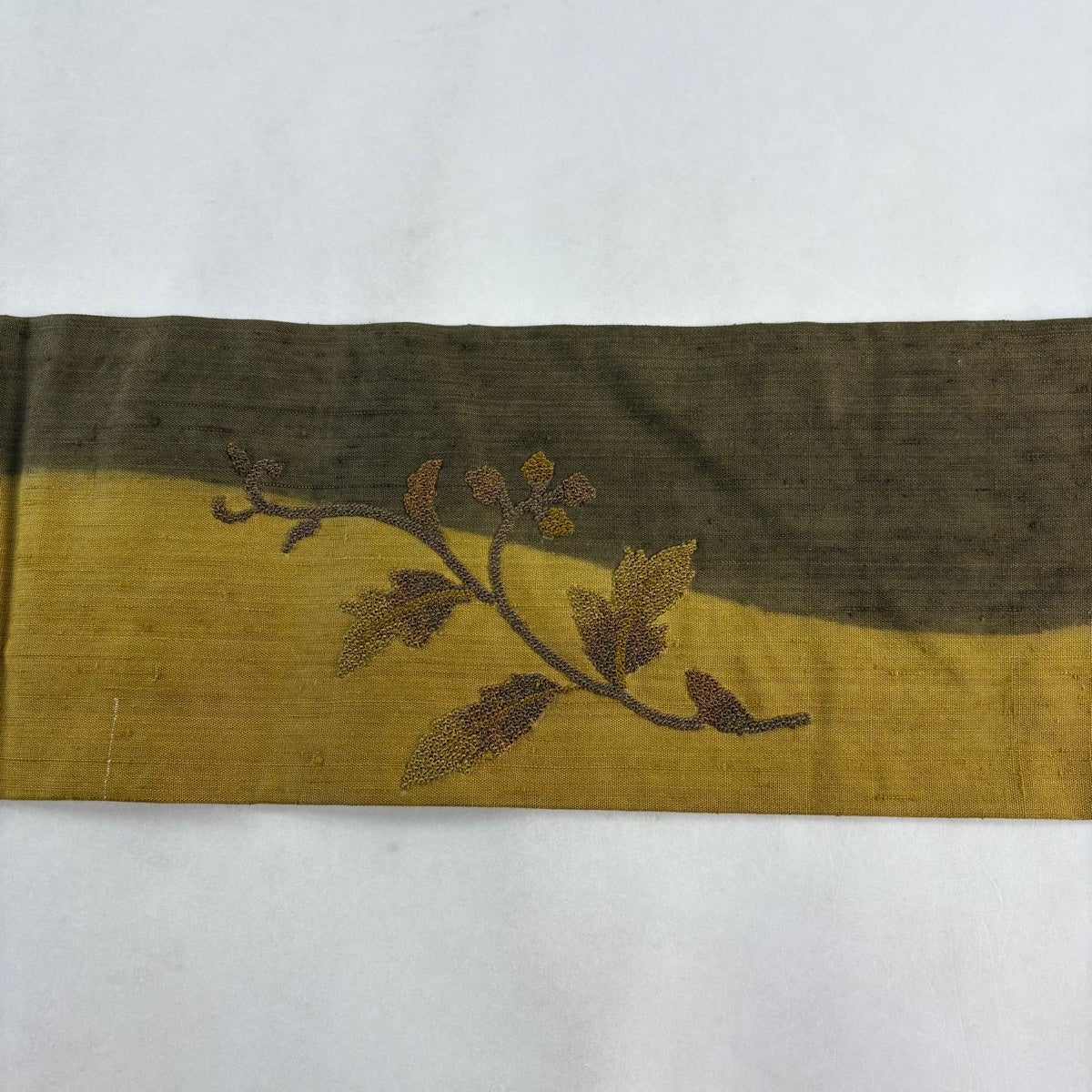 在庫一掃】 名古屋帯 秀品 紬地 草花 霞 相良刺繍 刺繍 黄土色 正絹