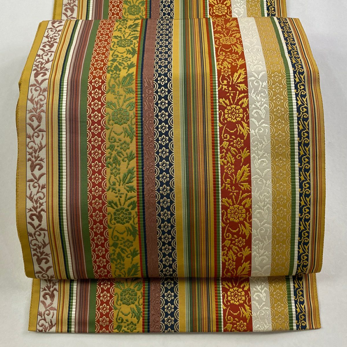 美品】 名古屋帯 逸品 八寸名古屋帯 松葉仕立て 縞模様 草花 山吹色