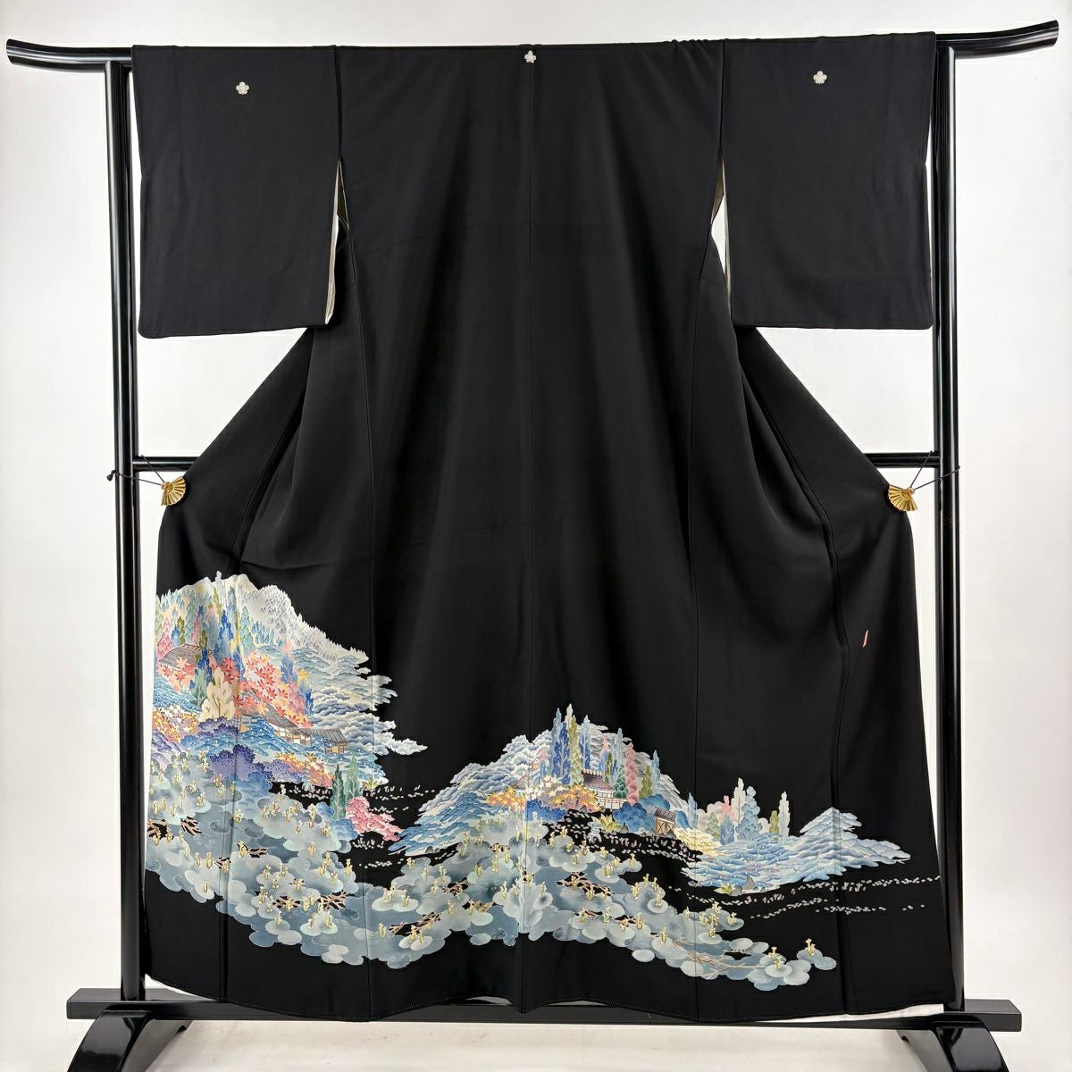黒留袖 秀品 身丈165.5cm 裄丈68cm 正絹 【中古】 美品】 黒留袖 身丈163cm 裄丈64.5cm M 袷 落款 菊 松梅 ぼかし 黒