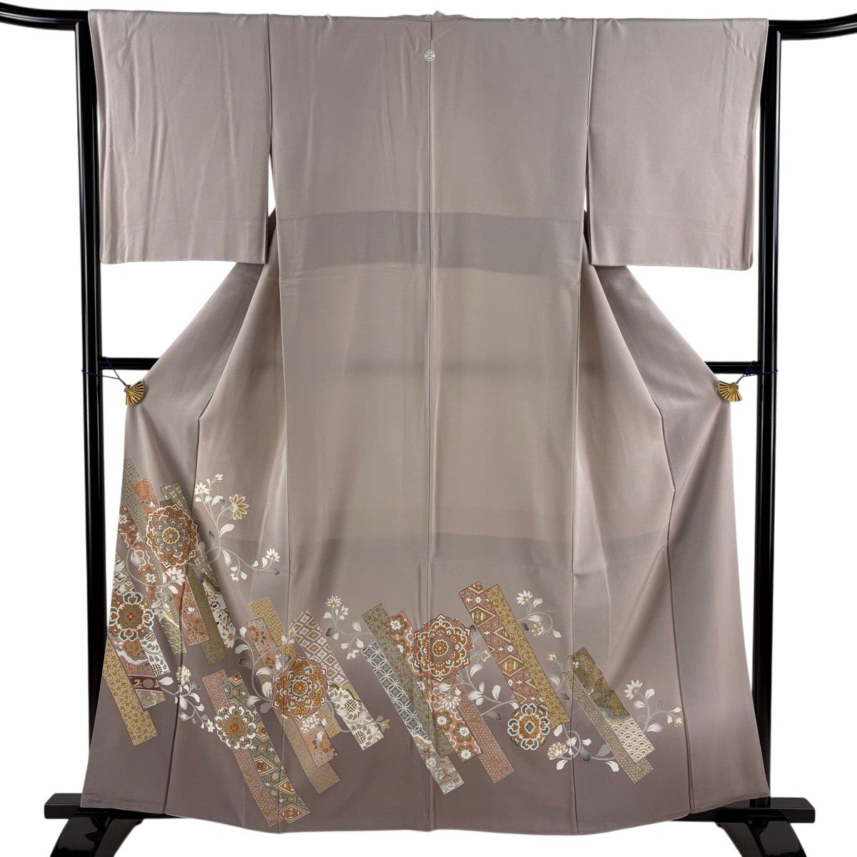 色留袖 身丈162.5cm 裄丈66cm 正絹 名品 【中古】 色留袖 身丈162.5cm 裄丈66cm M 袷 鬘帯 桜 金糸 金彩 薄小豆 正絹 秀