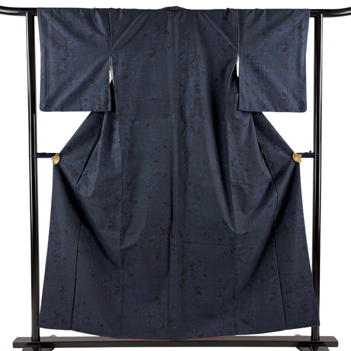 【美品】 紬 身丈156cm 裄丈62cm 正絹 秀品 【中古】 美品】 紬 身丈156cm 裄丈62cm S 袷 草花 紺色 正絹 秀品｜中古・古着