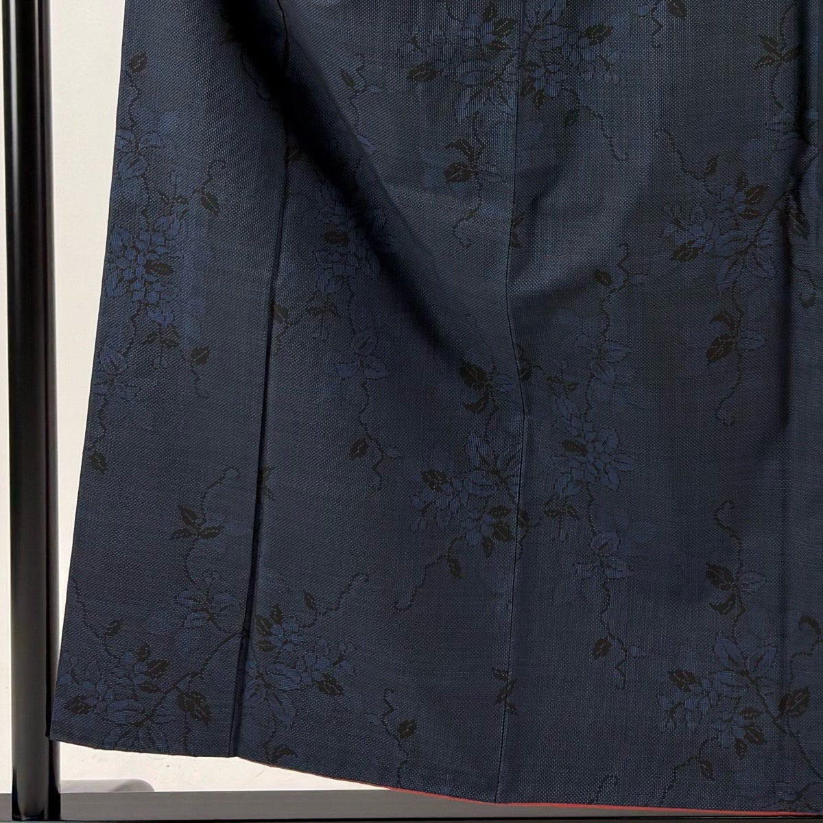 【美品】 紬 身丈156cm 裄丈62cm 正絹 秀品 【中古】 美品】 紬 身丈156cm 裄丈62cm S 袷 童 松葉 焦茶色 正絹 秀品｜中古