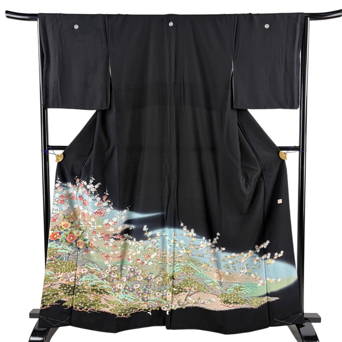 黒留袖 身丈163.5cm 裄丈64.5cm 正絹 秀品 【中古】 黒留袖 身丈162.5cm 裄丈66cm M 袷 落款あり 枝梅 鳥 ぼかし 黒 正絹