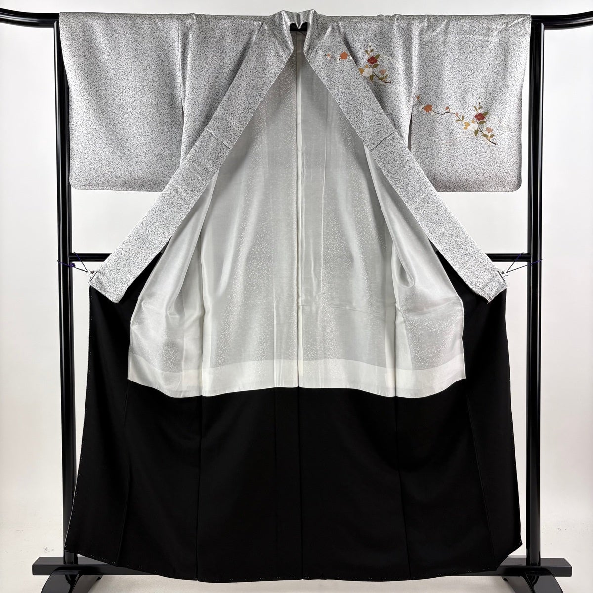【美品】 付下げ 身丈161cm 裄丈64cm 正絹 秀品 【中古】 美品】 付下げ 身丈161cm 裄丈64.5cm M 袷 枝花 枝梅 金彩 灰色 正絹