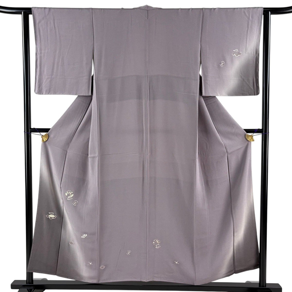 付下げ 身丈153cm 裄丈63.5cm 正絹 名品 【中古】 美品】 付下げ 身丈153cm 裄丈63.5cm S 袷 落款あり 縦縞 草花 紫 正絹