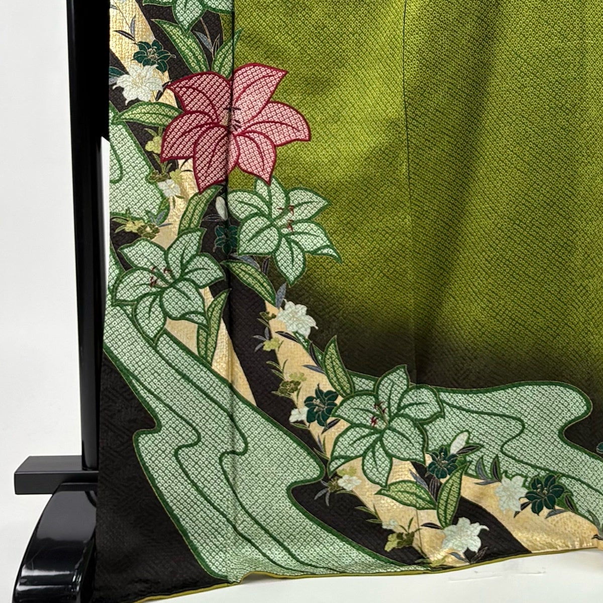 振袖 身丈169cm 裄丈70cm 正絹 秀品 【中古】 美品】 振袖 身丈169cm 裄丈70cm L 袷 草花 流水 金銀彩 絞り 緑 正絹