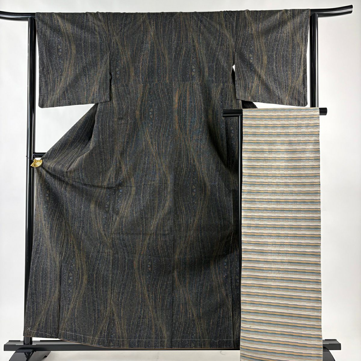 小紋 身丈161cm 裄丈63cm S 袷 縞 幾何学 焦茶色 正絹 秀品｜中古
