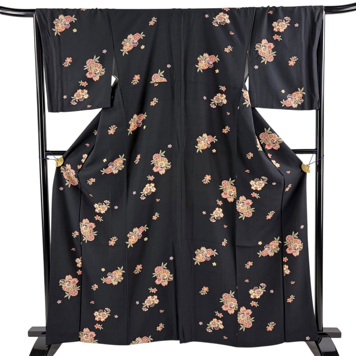 小紋 身丈170cm 裄丈66cm 正絹 秀品 【中古】 小紋 身丈163cm 裄丈67cm M 袷 桜 疋田 黒 正絹 秀品｜中古・古着