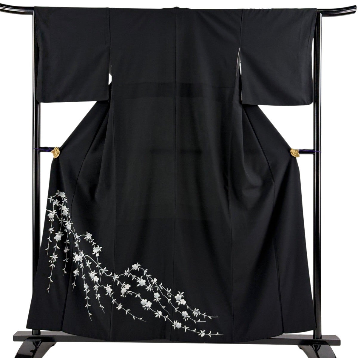付下げ 美品 秀品 身丈157cm 裄丈59.5cm 正絹 【中古】 付下げ 身丈157cm 裄丈66.5cm M 袷 枝垂れ桜 銀彩 黒 正絹 秀品｜中古